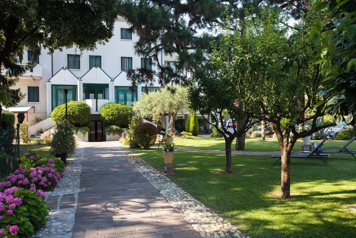 Park Hotel Ai Pini & Restaurant Ai Pini Mestre Dış mekan fotoğraf