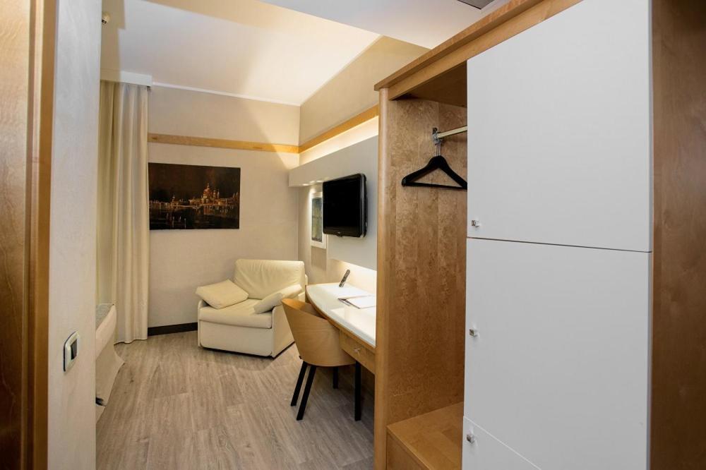 Park Hotel Ai Pini & Restaurant Ai Pini Mestre Dış mekan fotoğraf