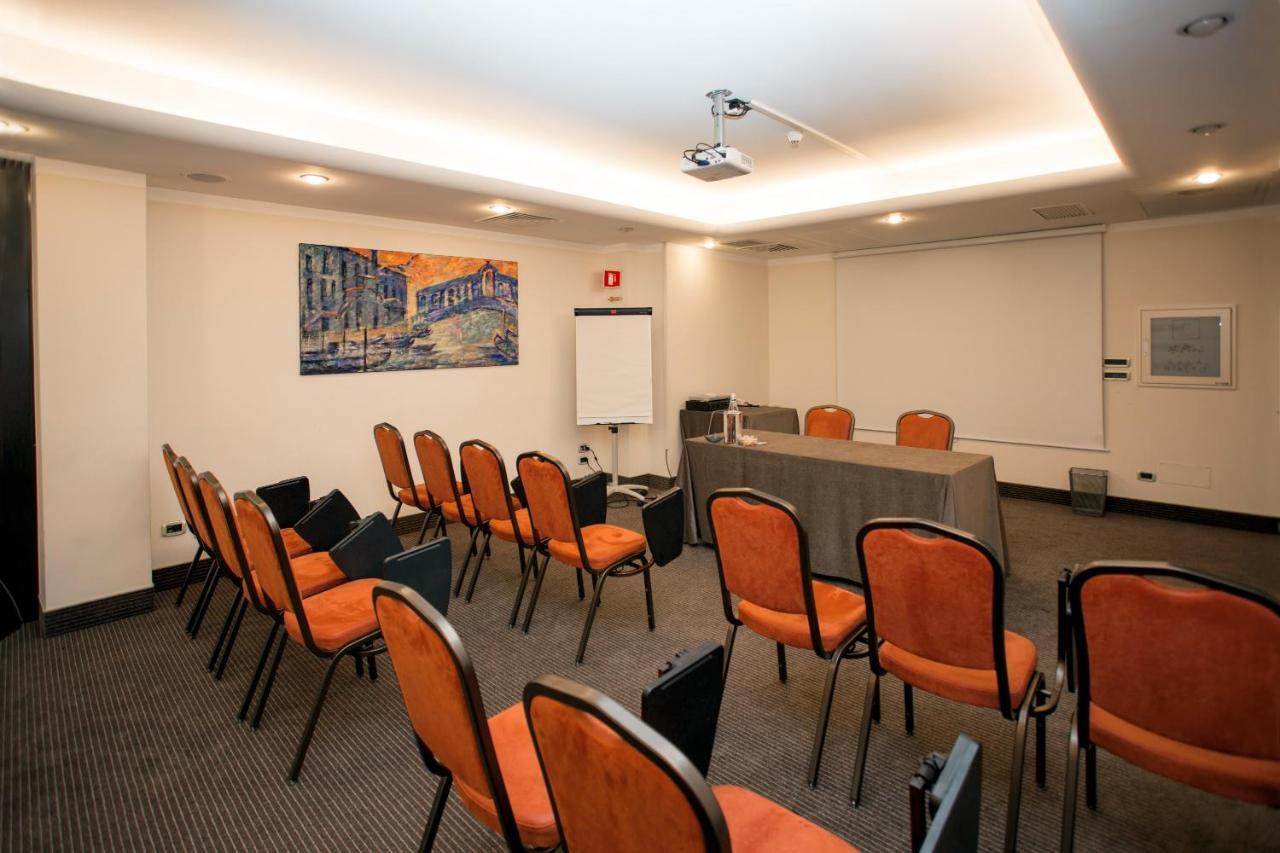 Park Hotel Ai Pini & Restaurant Ai Pini Mestre Dış mekan fotoğraf